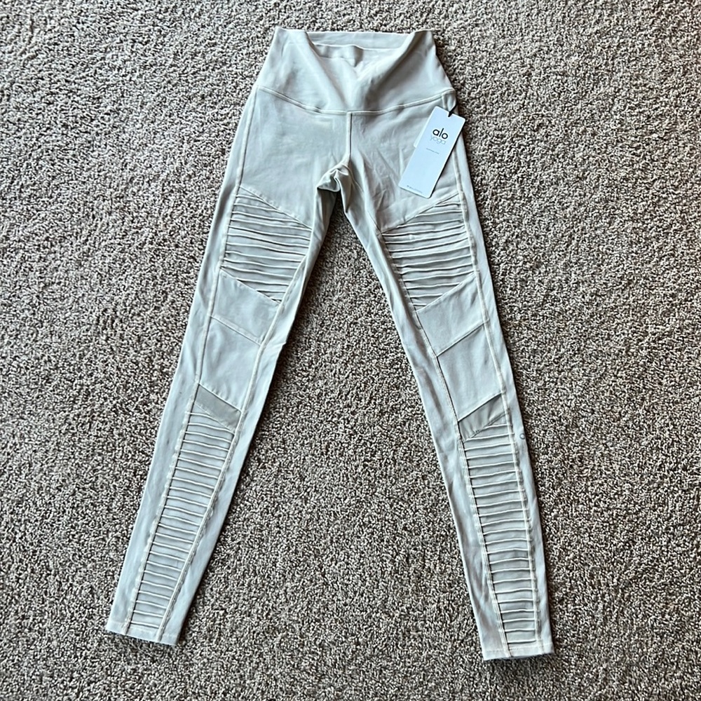 NWT Alo Yoga Sandstone Wash Leggings!! Size: XS
